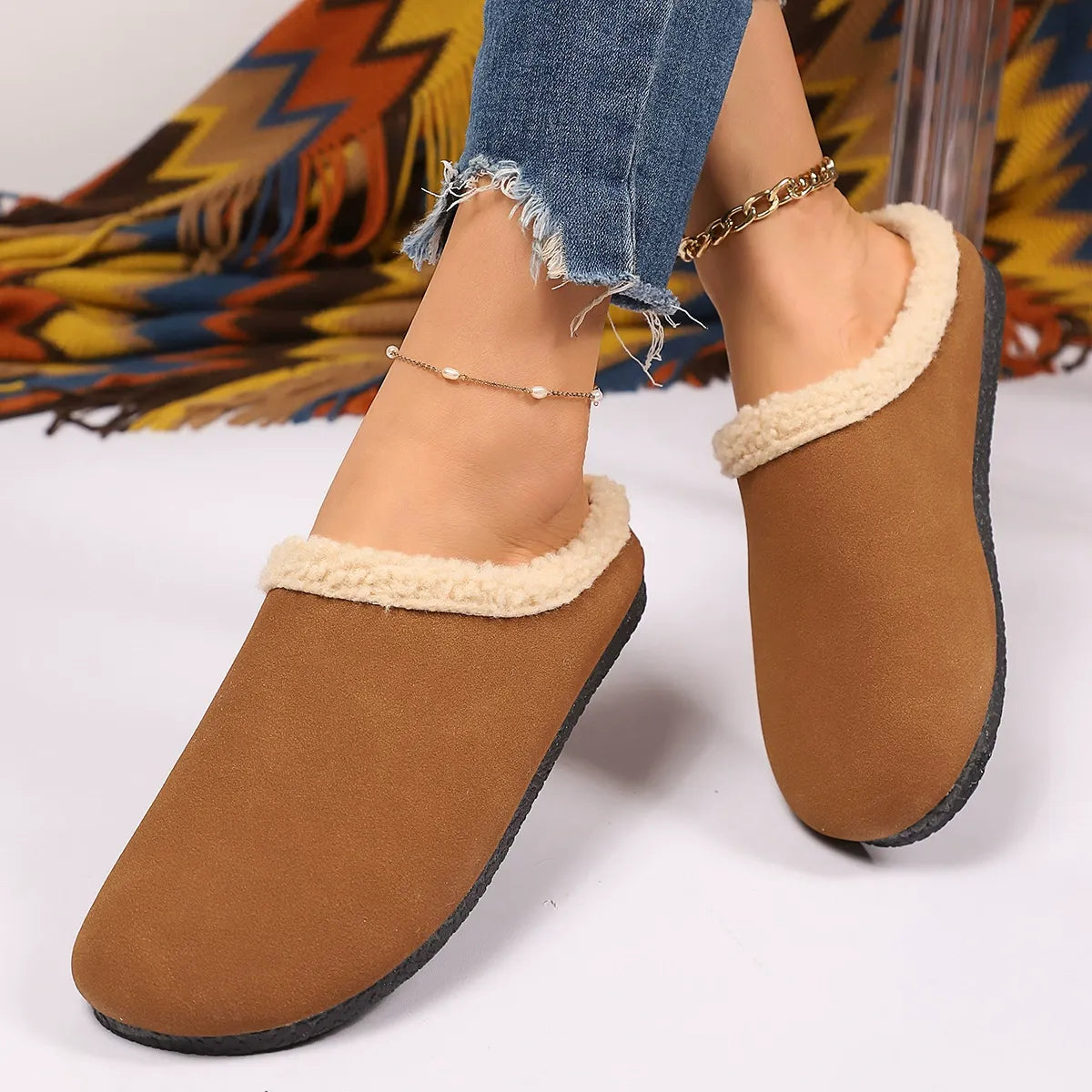 Fleece-lined closed-toe slippers