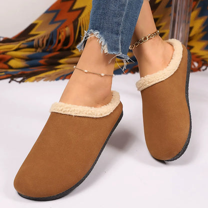 Fleece-lined closed-toe slippers