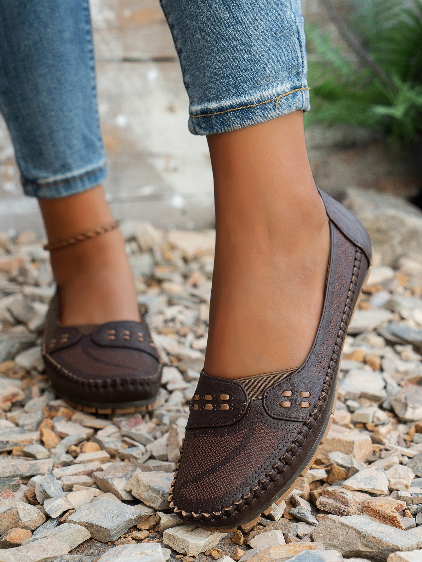 Coffee women's stitched laser-cut flat loafers