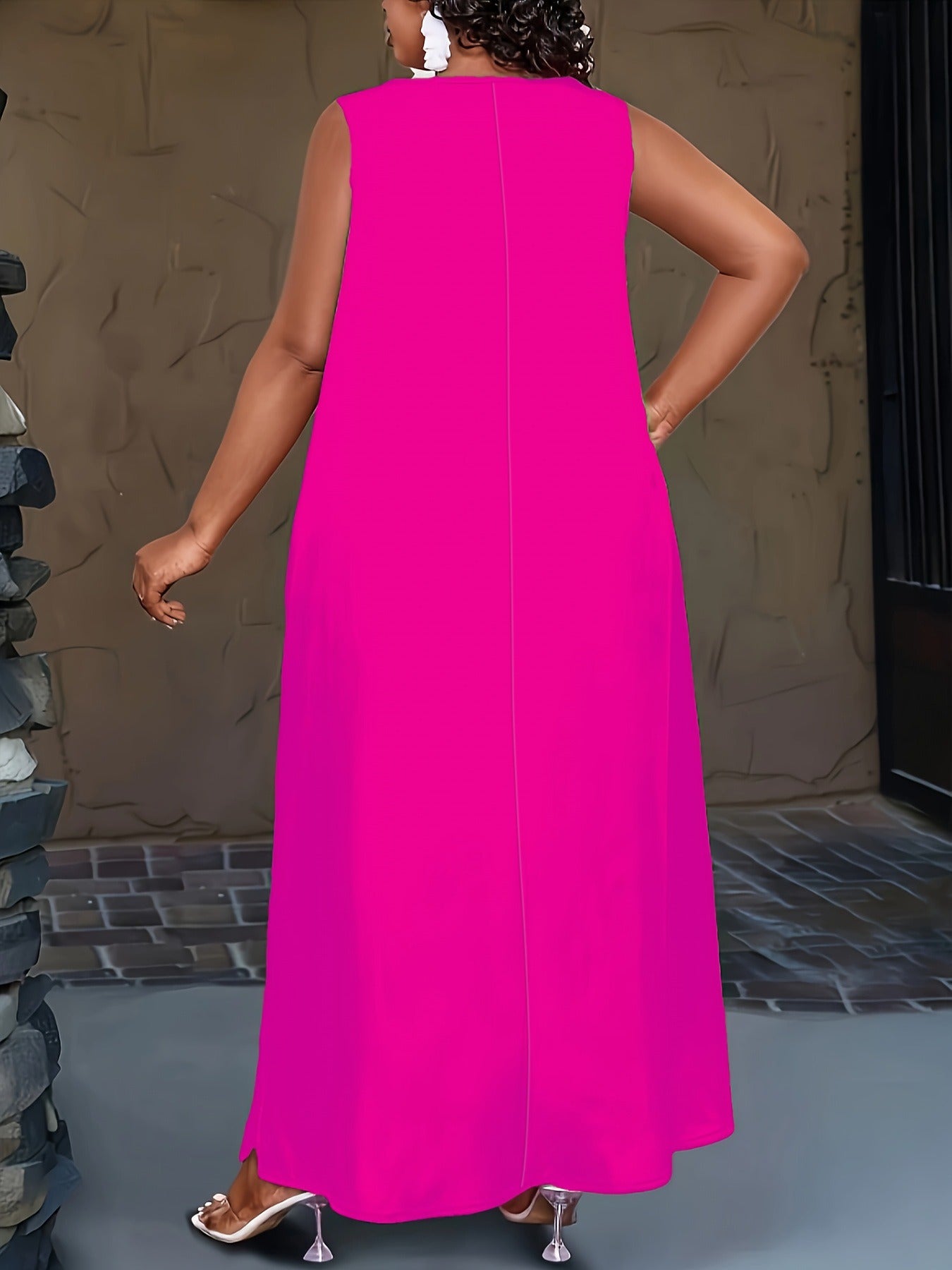 Emerald Green Plus-Size Maxi Dress with Gold Hook Straps and Pockets