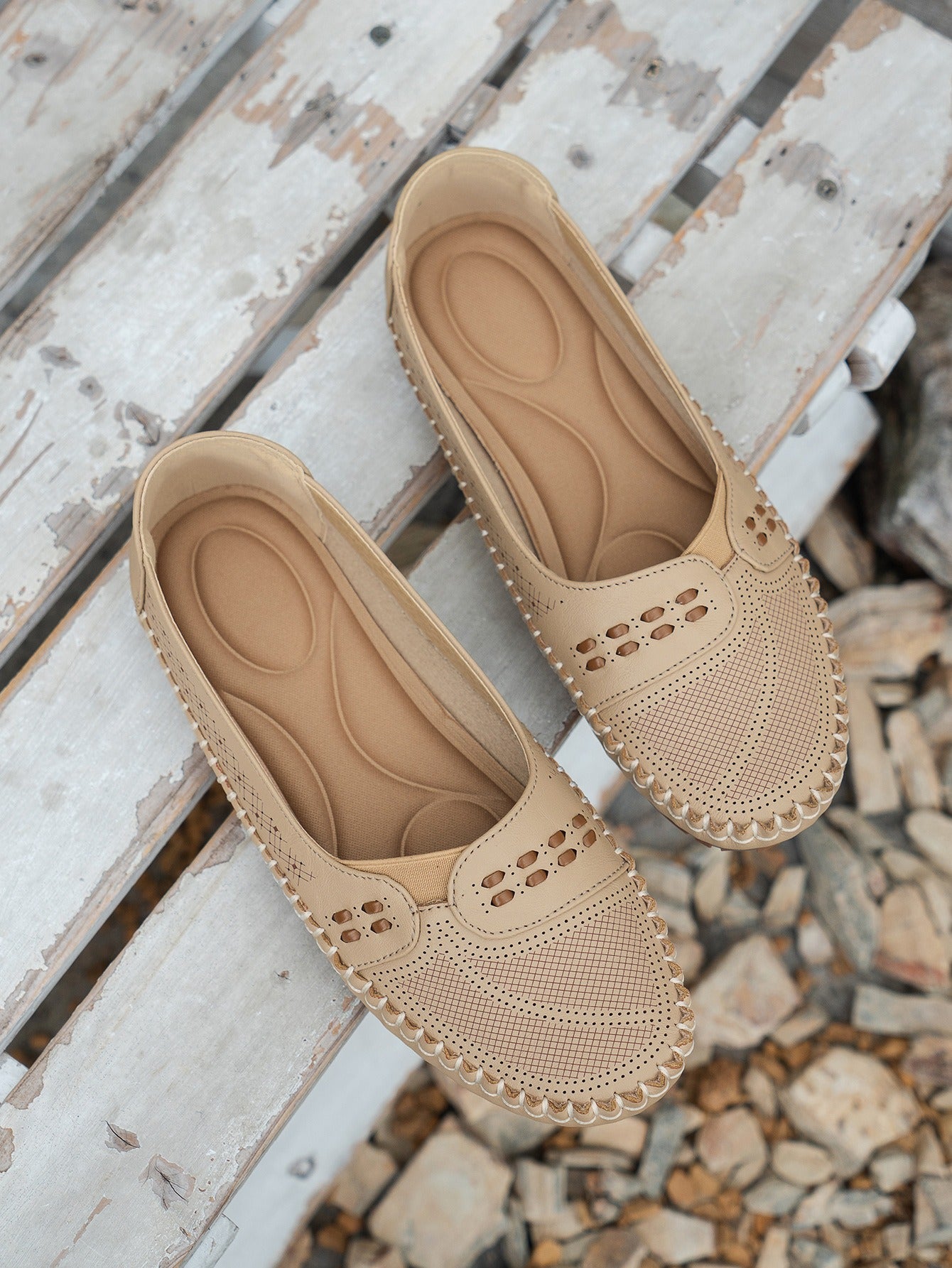 Off-White women's stitched laser-cut flat loafers