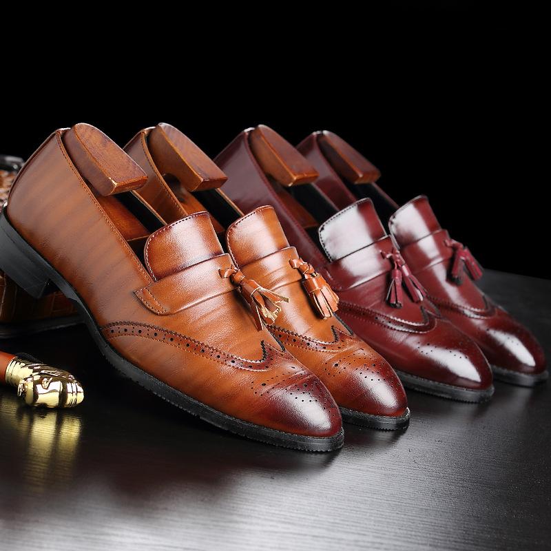 Men's brogue tassel loafers – detail view