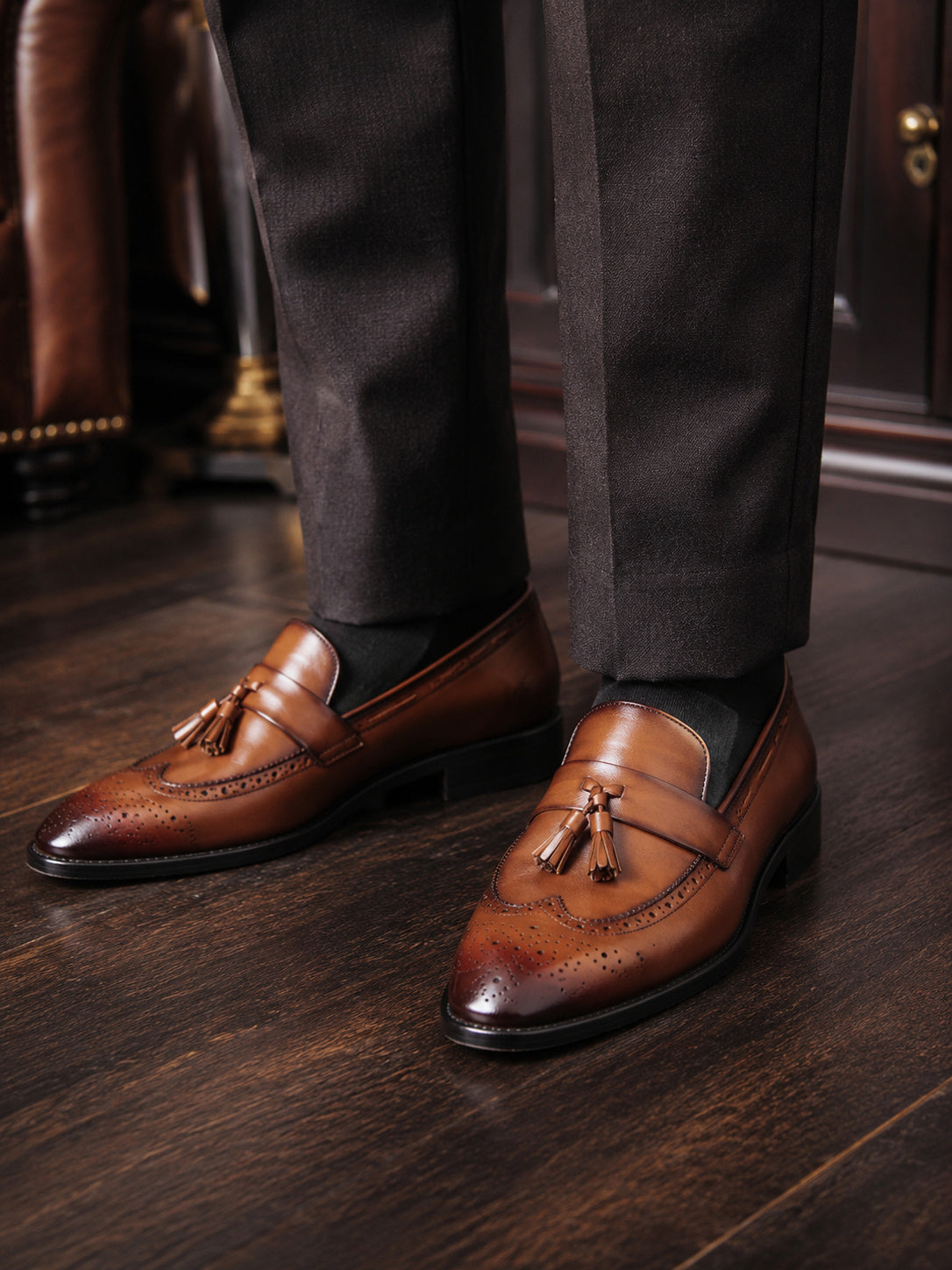 Men's brogue tassel loafers – detail view