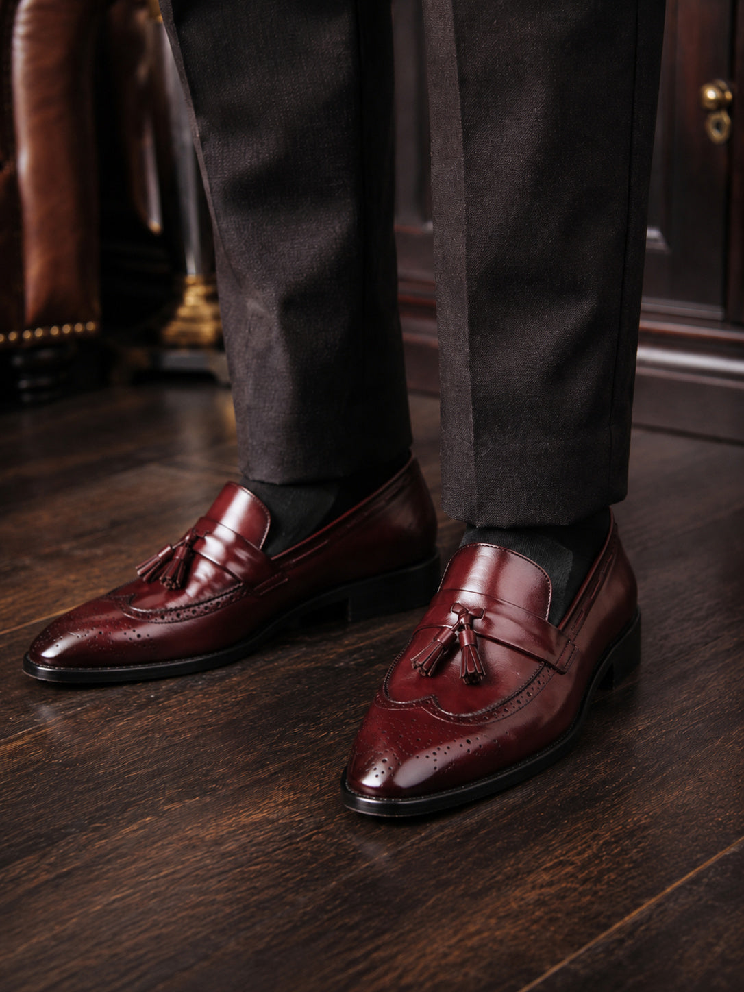 Men's brogue tassel loafers – detail view