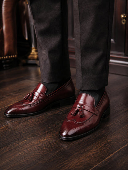 Men's brogue tassel loafers – detail view