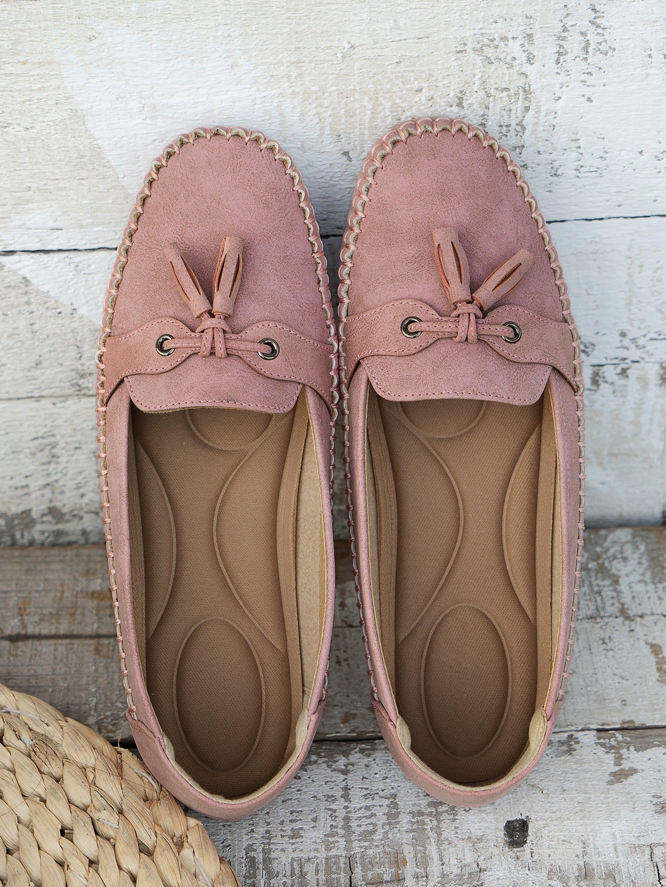 Women's comfortable tassel flat loafers in pink